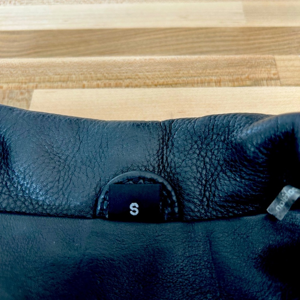 Leather jacket - Picture 8 of 9